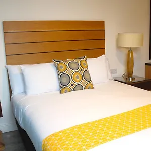 Maze And Free Parking Apartment Kingston upon Hull
