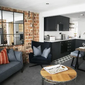Hudson's Hideaway 1a Woodwark's Yard Apartment Whitby